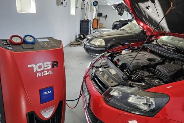SHIFT autoservis Slika34 Servis auto klime, punjenje.