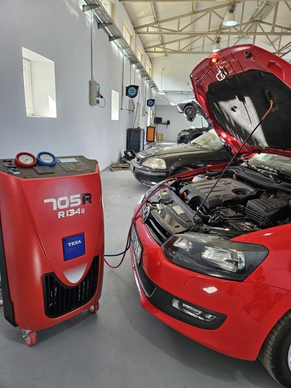 Servis auto klime, punjenje.